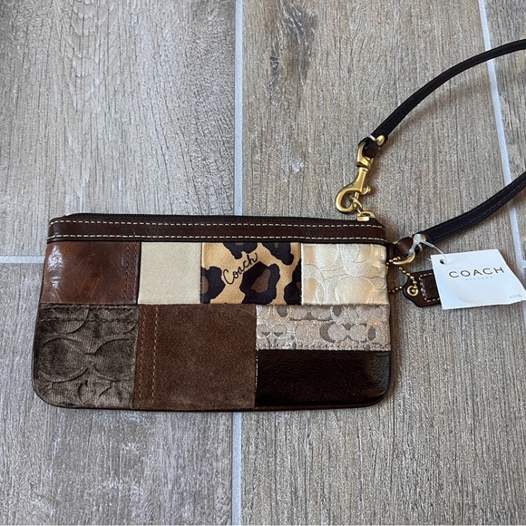 AUTHENTIC Classic Coach Patchwork Gold Signature Zip Small Wristlet - Picture 2 of 9